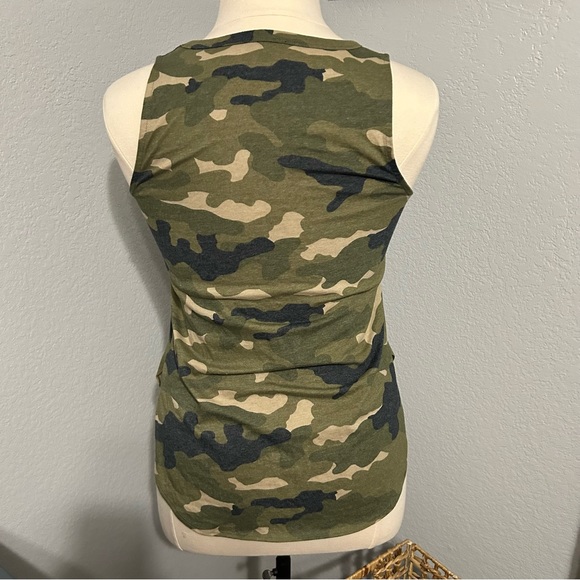 EXPRESS Camo Tank - Picture 2 of 4